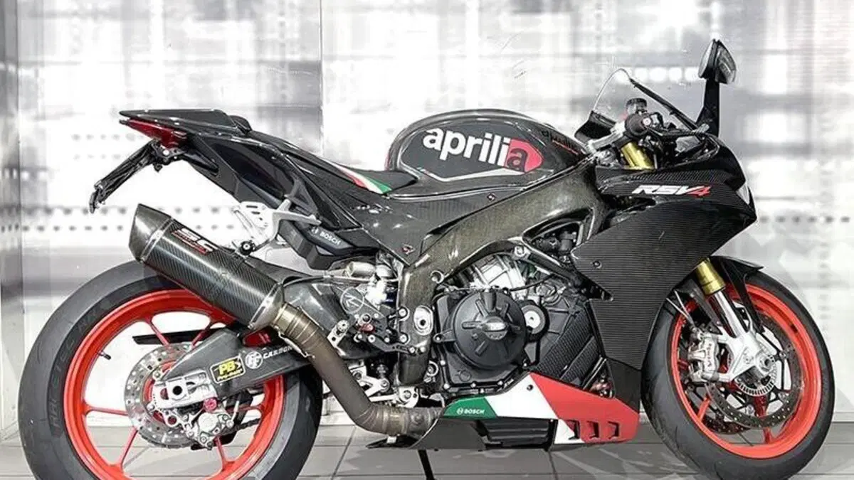 Aprilia RSV4 RR (2017 - 18)  (8)