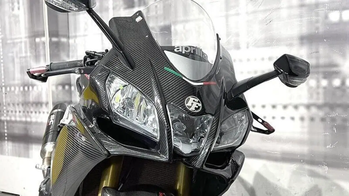 Aprilia RSV4 RR (2017 - 18)  (9)