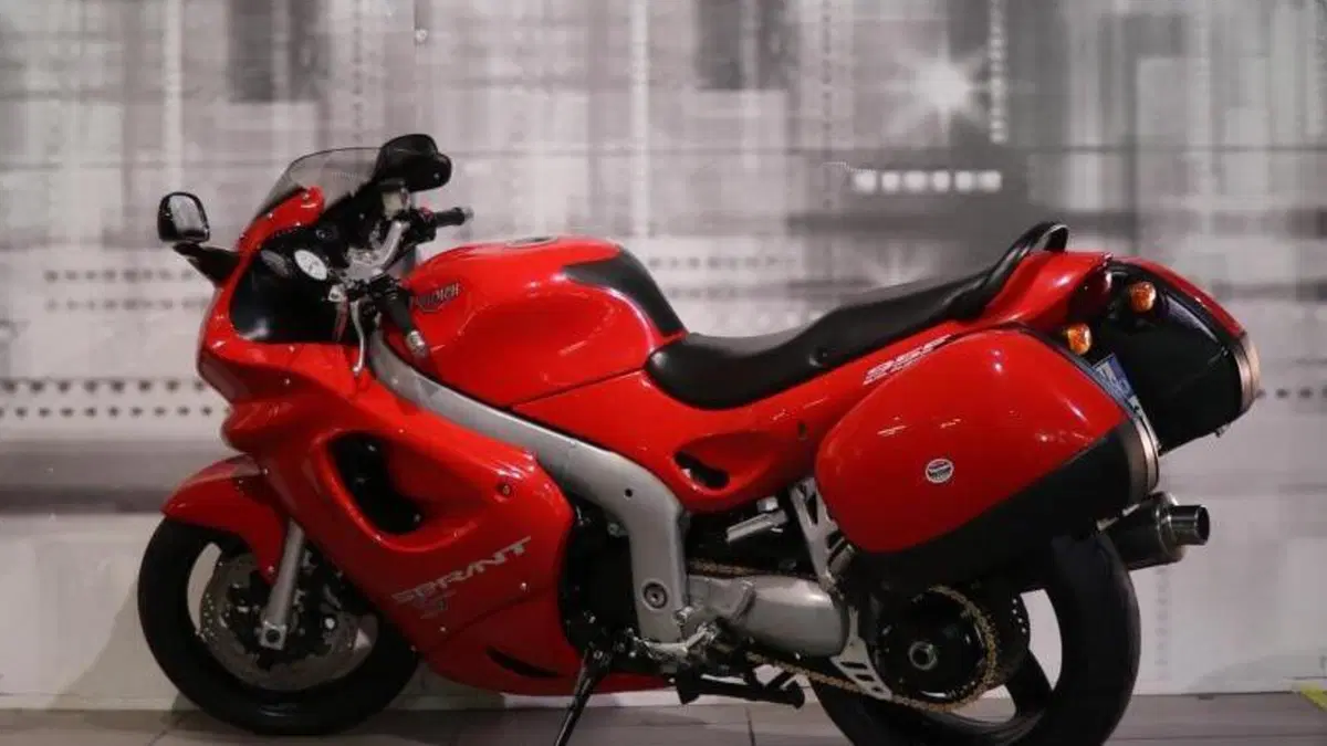 Triumph Sprint 955 ST  (2)