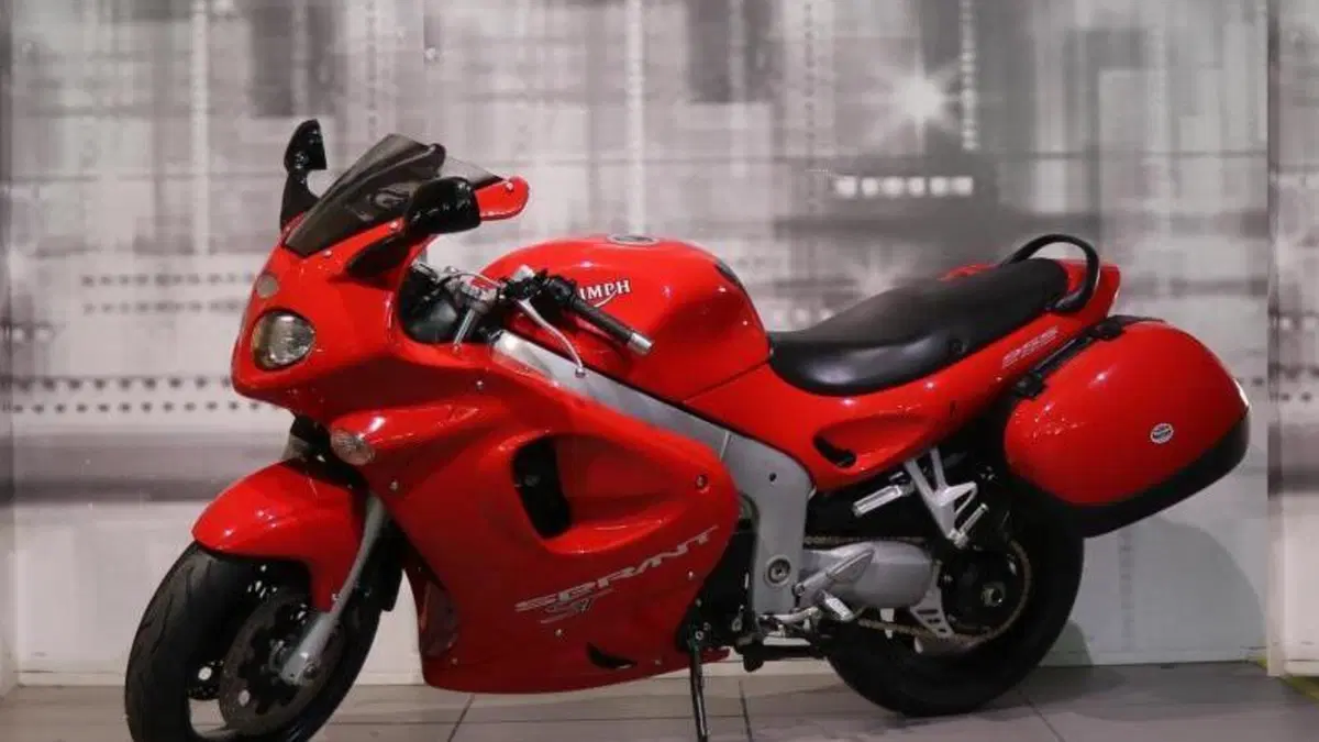 Triumph Sprint 955 ST  (7)