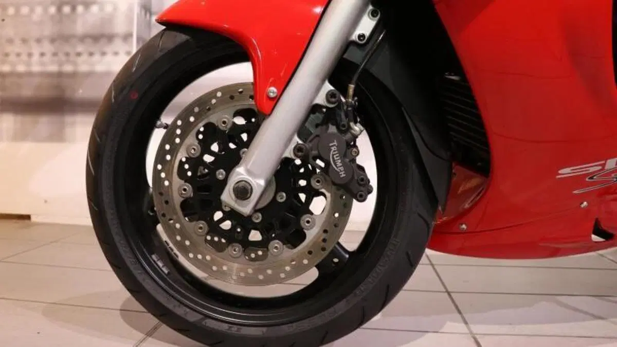 Triumph Sprint 955 ST  (9)