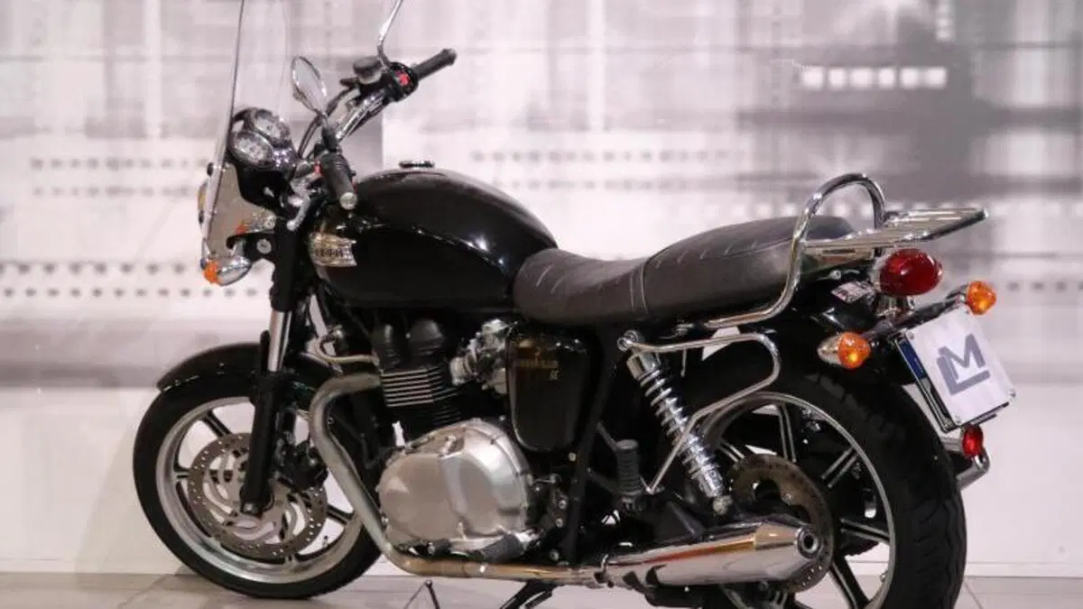 Triumph Bonneville (2007 - 16)  (2)