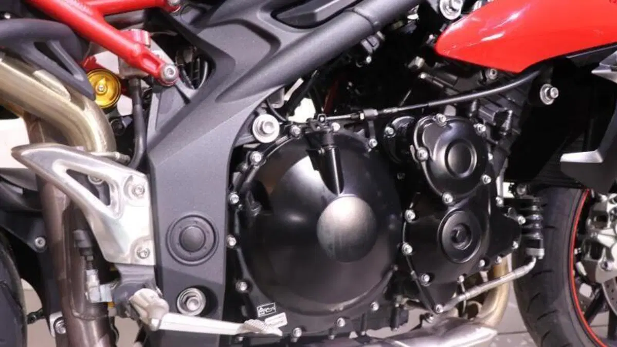 Triumph Speed Triple 1050 R ABS (2011 - 15)  (4)