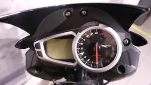 Triumph Speed Triple 1050 R ABS (2011 - 15)  (6)