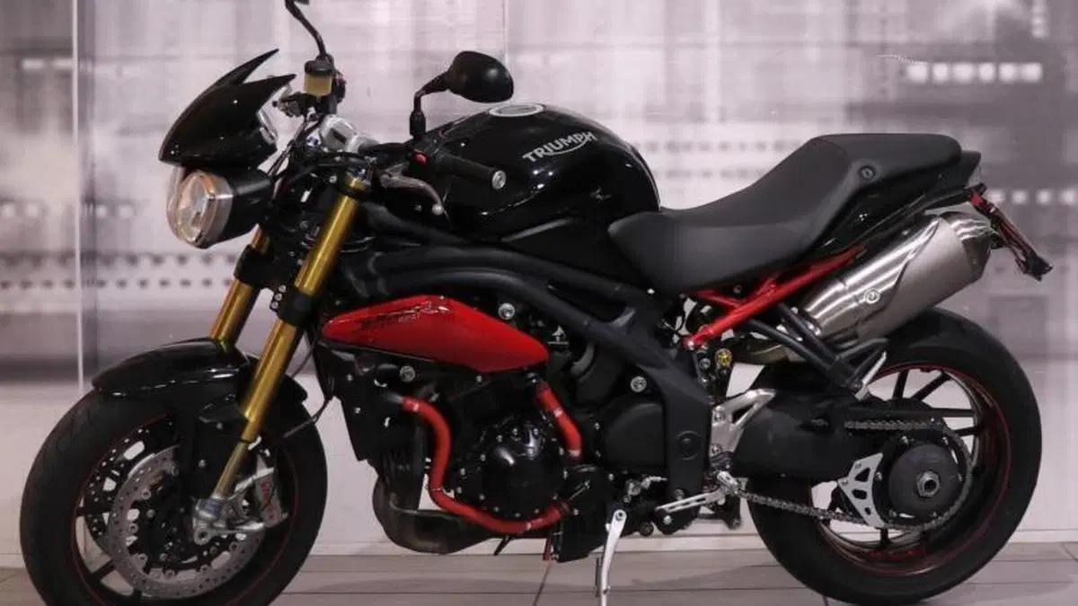 Triumph Speed Triple 1050 R ABS (2011 - 15)  (7)