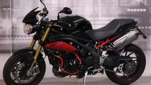 Triumph Speed Triple 1050 R ABS (2011 - 15)  (7)