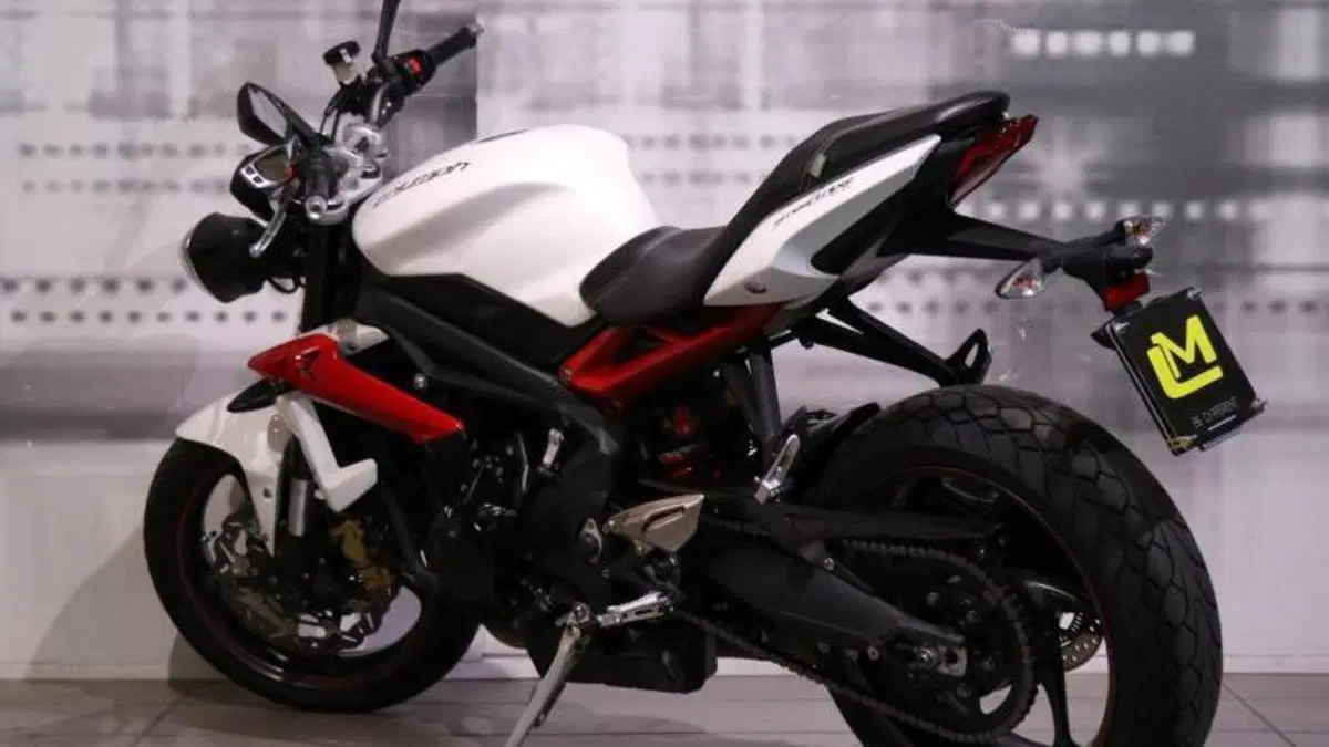 Triumph Street Triple R ABS (2013 - 17)  (2)