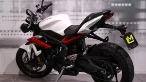 Triumph Street Triple R ABS (2013 - 17)  (2)