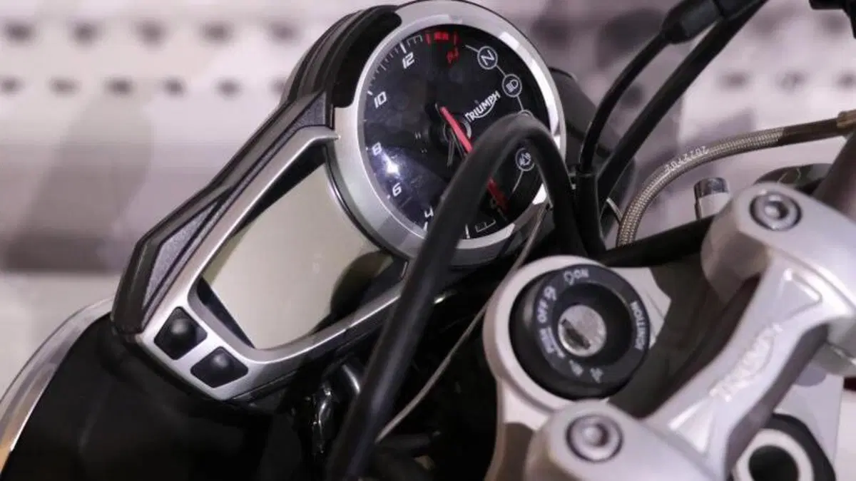 Triumph Street Triple R ABS (2013 - 17)  (6)