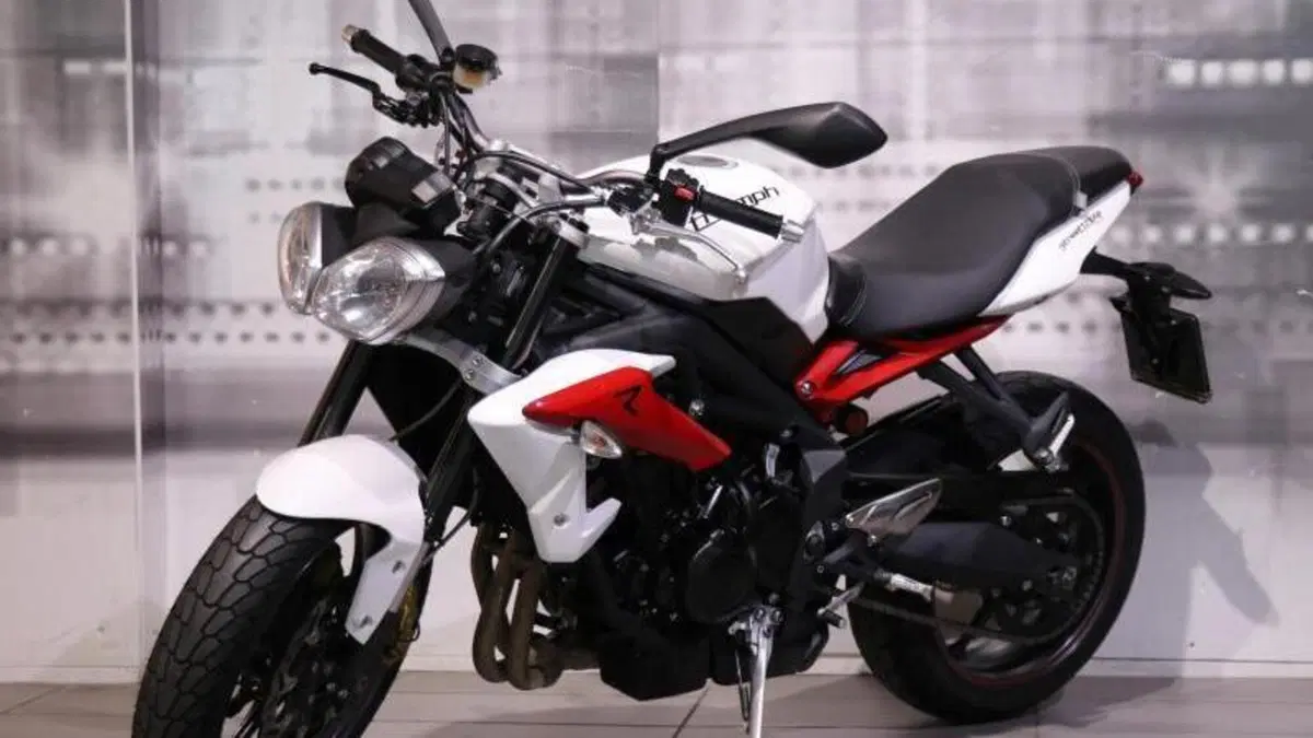 Triumph Street Triple R ABS (2013 - 17)  (7)