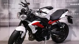 Triumph Street Triple R ABS (2013 - 17)  (7)