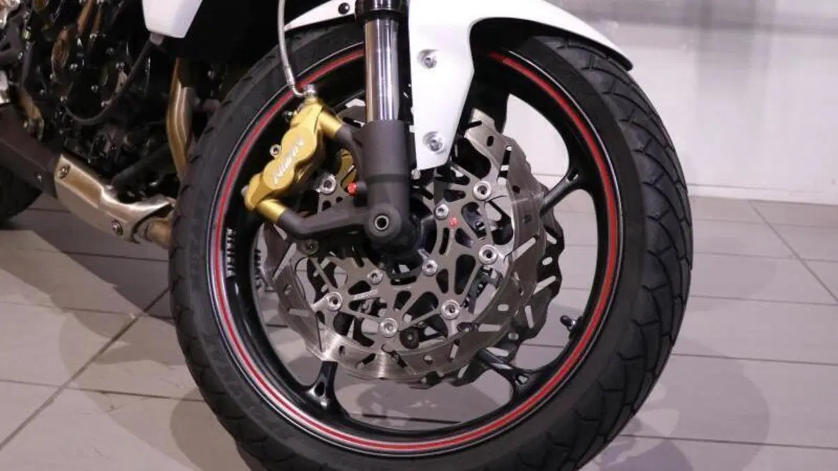 Triumph Street Triple R ABS (2013 - 17)  (9)