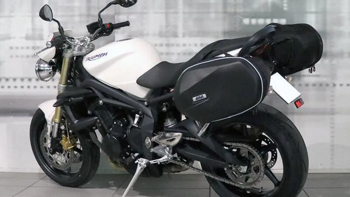Triumph Street Triple (2007 - 12)  (2)