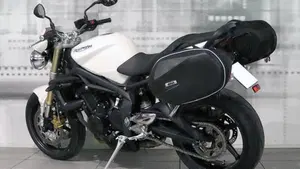 Triumph Street Triple (2007 - 12)  (2)