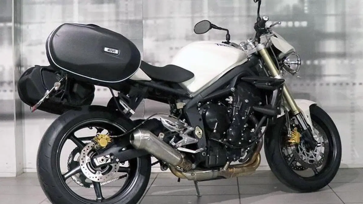 Triumph Street Triple (2007 - 12)  (8)