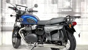 Triumph Bonneville Bobber TFC (2025)  (2)