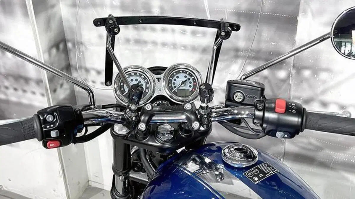 Triumph Bonneville Bobber TFC (2025)  (6)