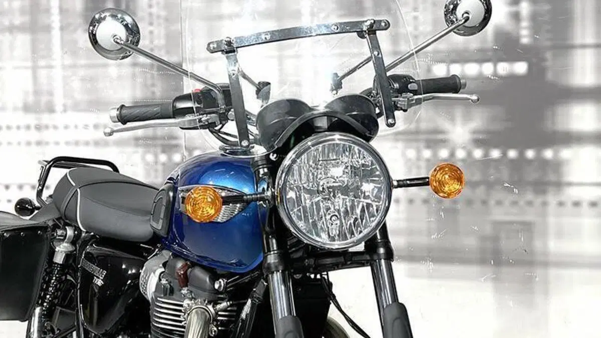 Triumph Bonneville Bobber TFC (2025)  (9)