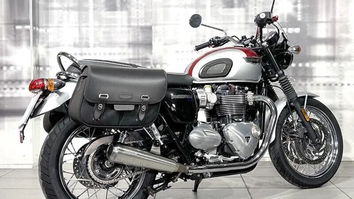 Triumph Bonneville T120 (2016 - 20)  (8)