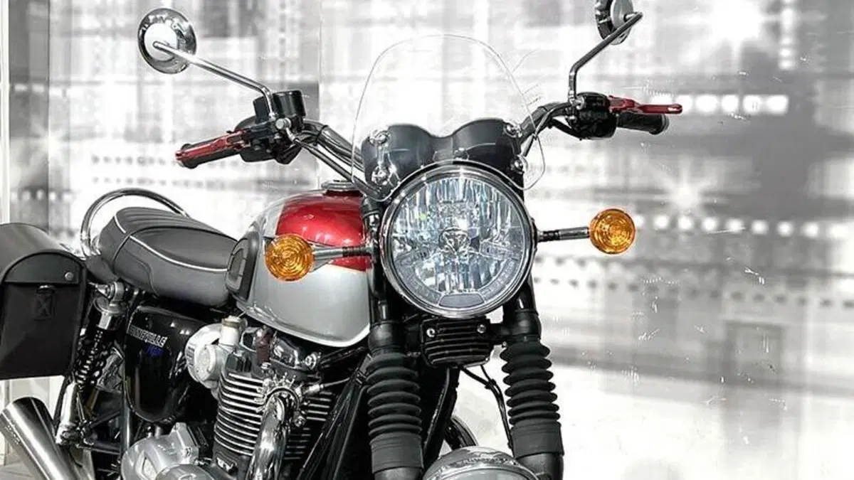 Triumph Bonneville T120 (2016 - 20)  (9)