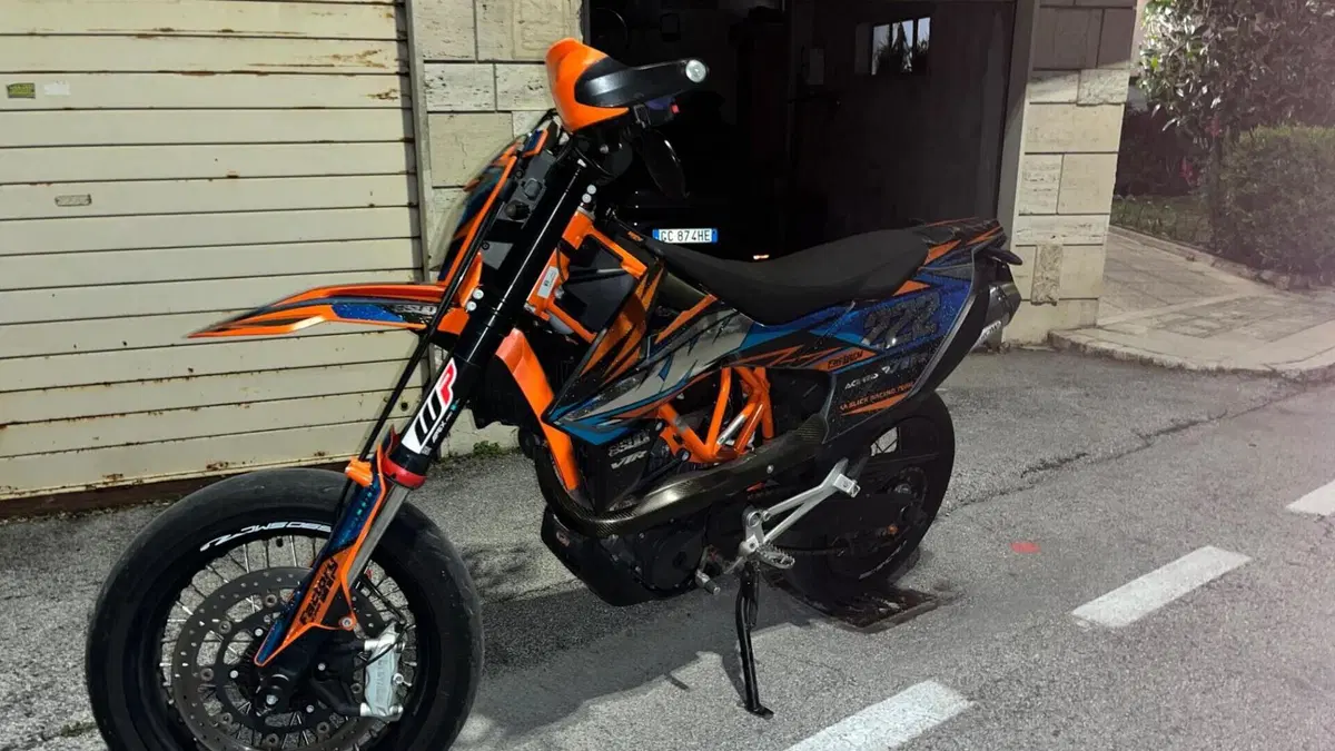 KTM 690 SMC R (2021 - 22)  (2)