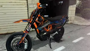 KTM 690 SMC R (2021 - 22)  (2)