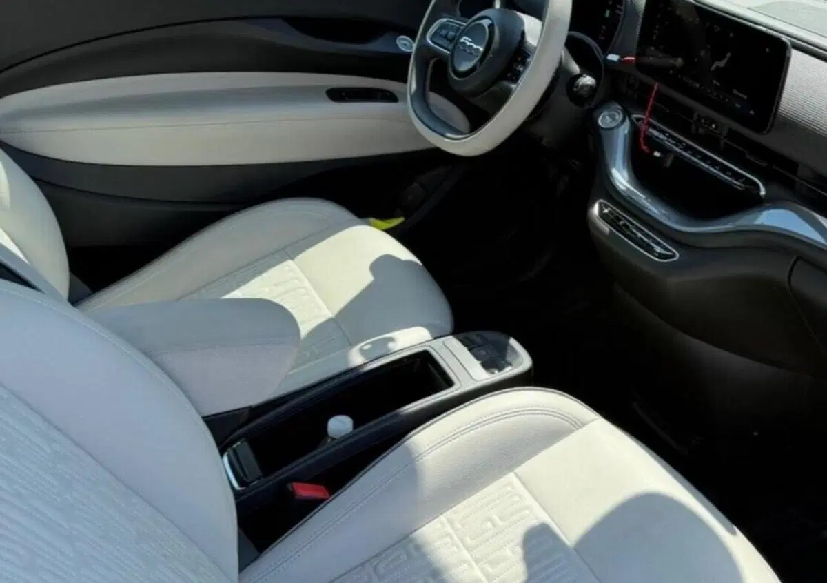 Fiat 500e Icon Berlina 42 kWh (2)