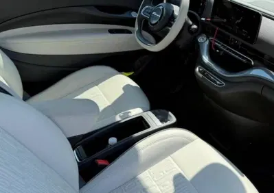 Fiat 500e Icon Berlina 42 kWh (2)