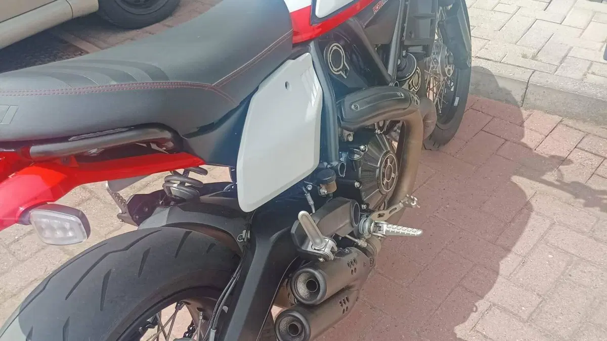 Ducati Scrambler 800 Urban Motard (2022)  (4)