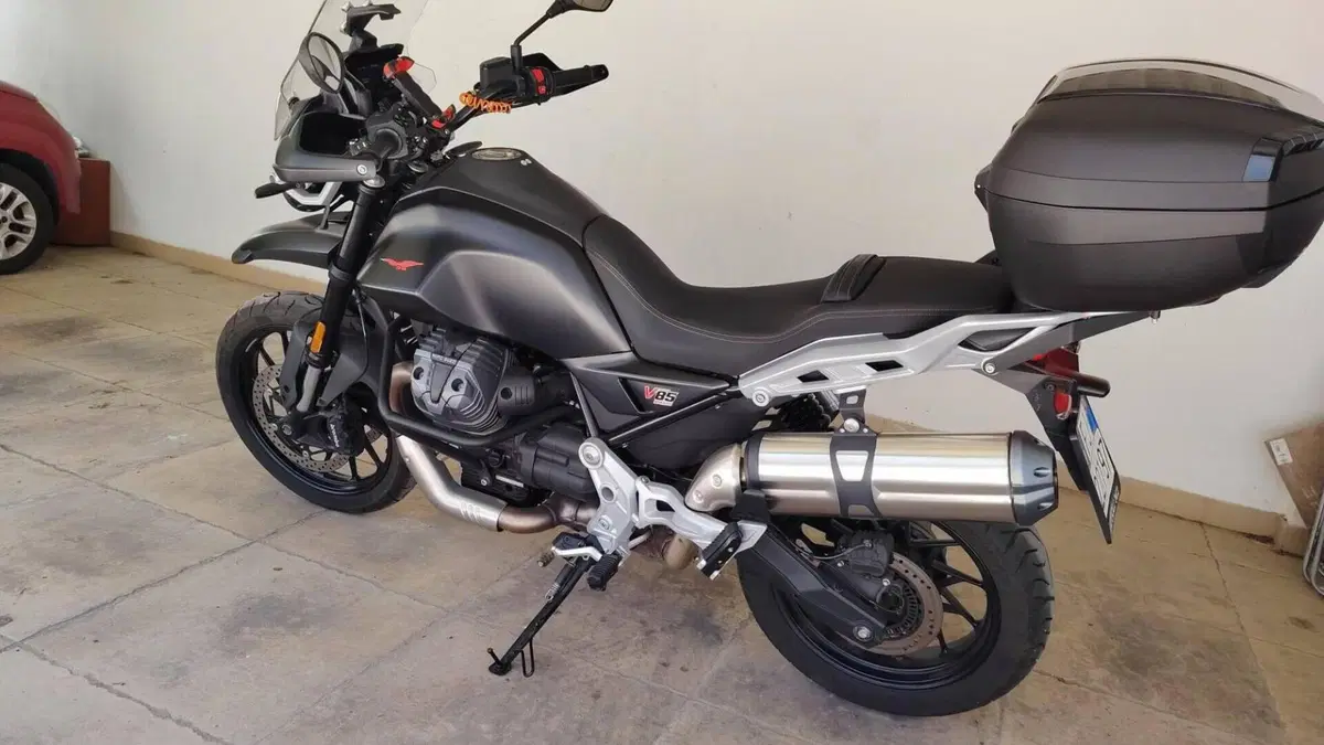 Moto Guzzi V85 Strada (2024 - 26)  (2)