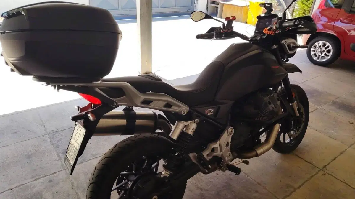 Moto Guzzi V85 Strada (2024 - 26)  (4)