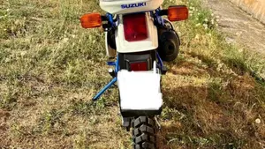 Suzuki   (4)