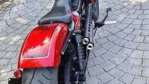 Harley-Davidson 883 Iron (2009 - 11) - XL 883N  (6)