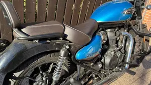 Royal Enfield Meteor 350 (2021 - 26)  (2)