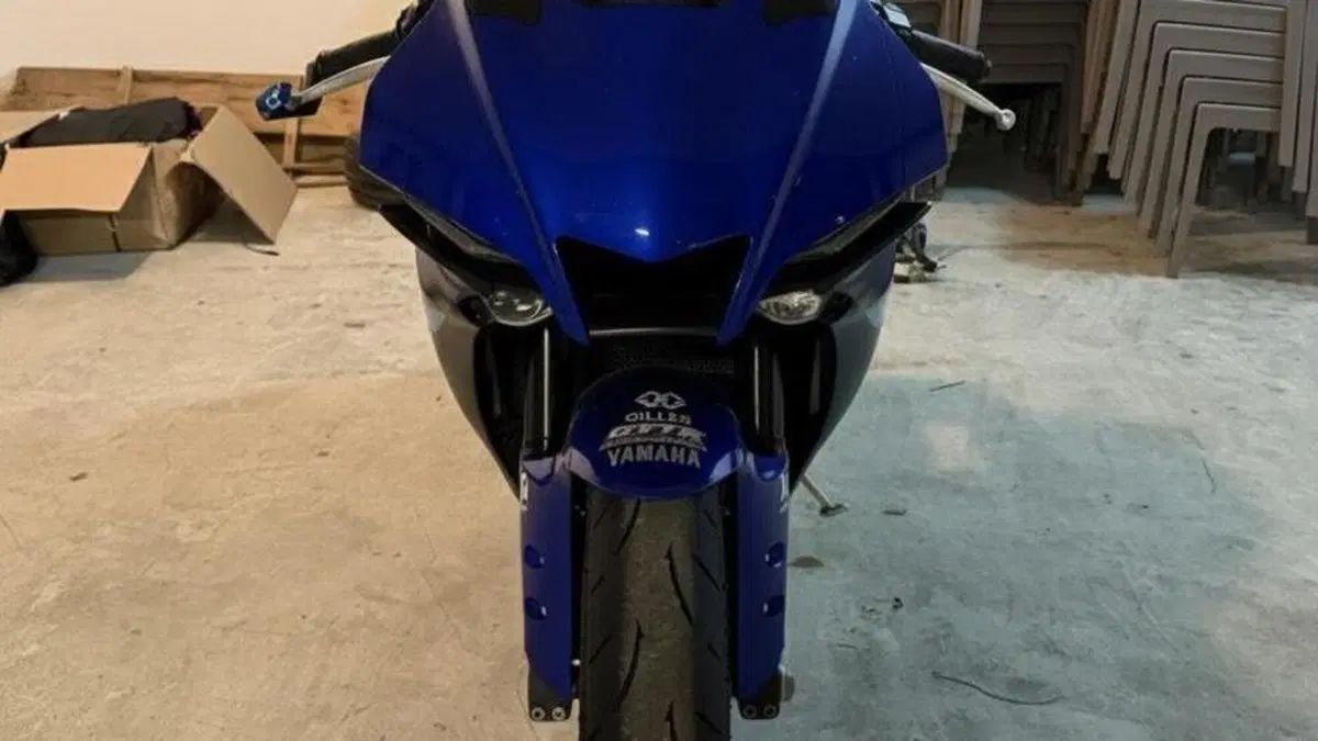 Yamaha YZF R1 (2020 - 25)  (2)