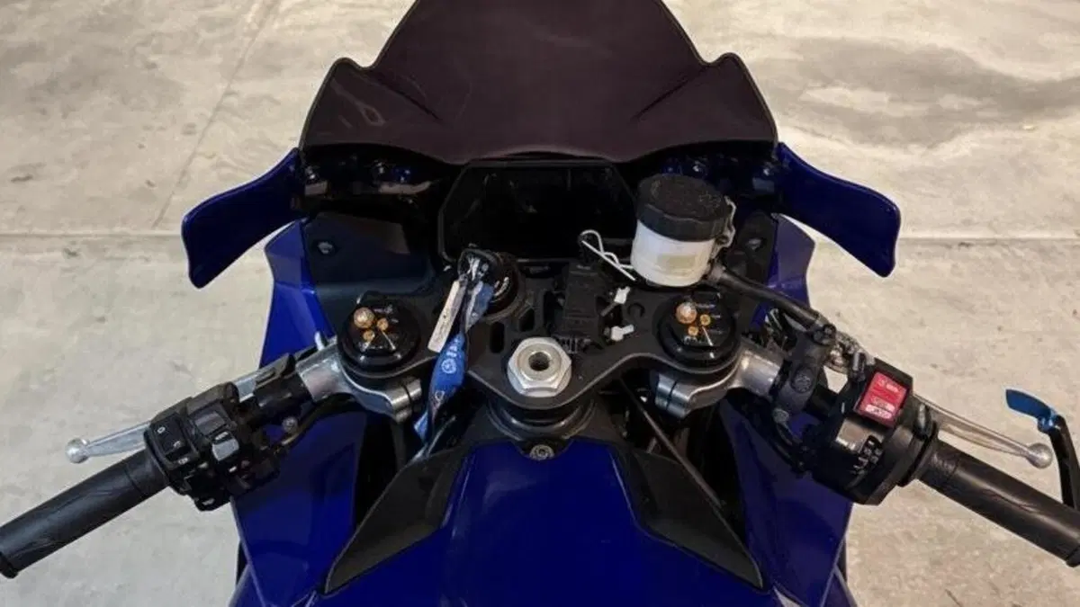 Yamaha YZF R1 (2020 - 25)  (6)