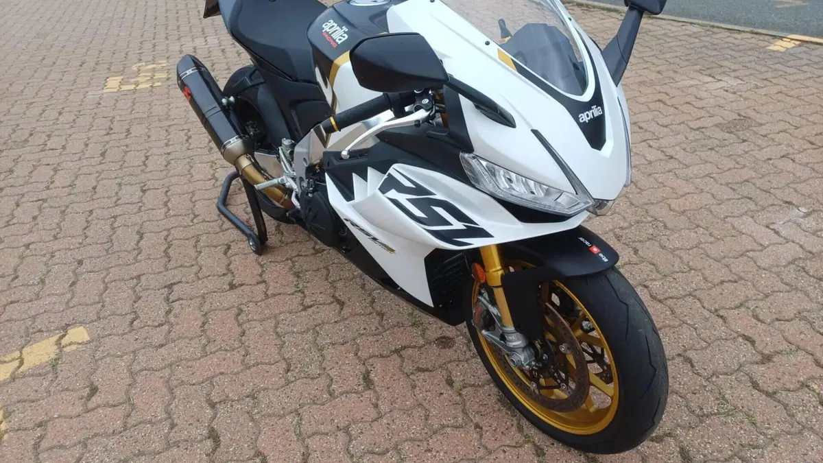 Aprilia RSV4 1100 Factory (2021 - 24)  (4)