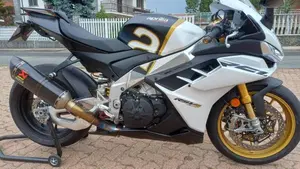 Aprilia RSV4 1100 Factory (2021 - 24)  (5)