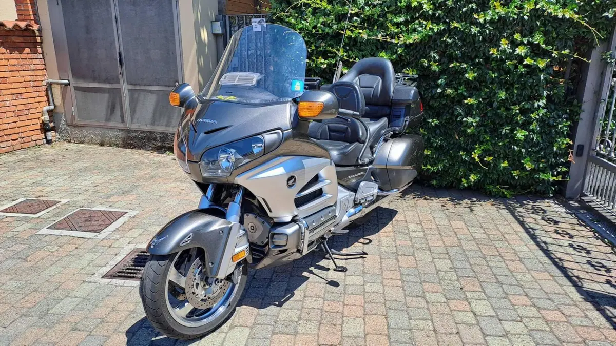Honda GL 1800 Gold Wing (2012 - 17)  (2)