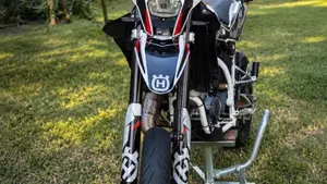 Husqvarna SM 125 (2010 - 12)  (3)