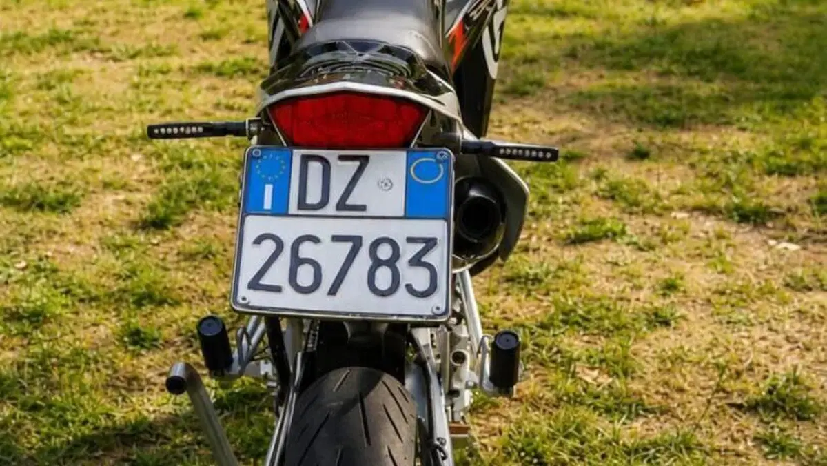 Husqvarna SM 125 (2010 - 12)  (4)