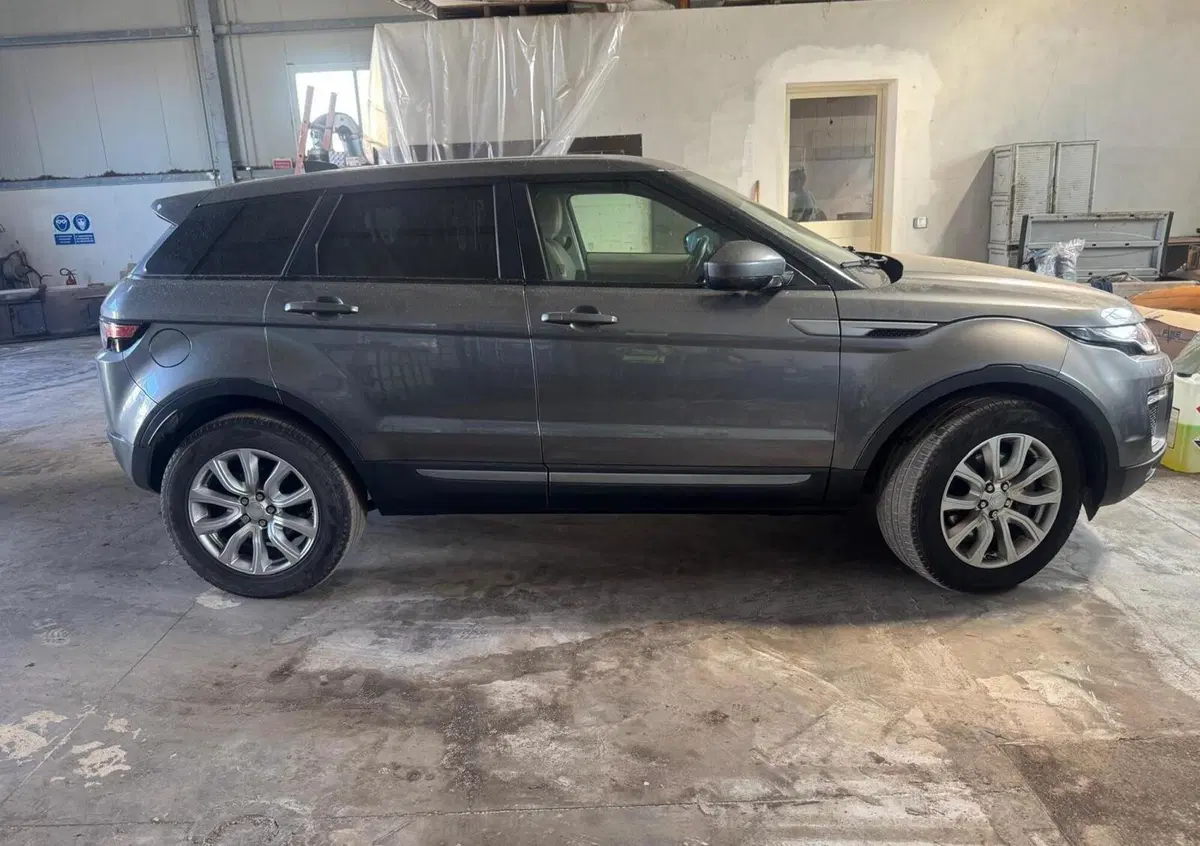 Land Rover Range Rover Evoque 2.0 eD4 5p. Pure (2)