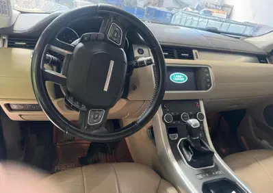 Land Rover Range Rover Evoque 2.0 eD4 5p. Pure (5)