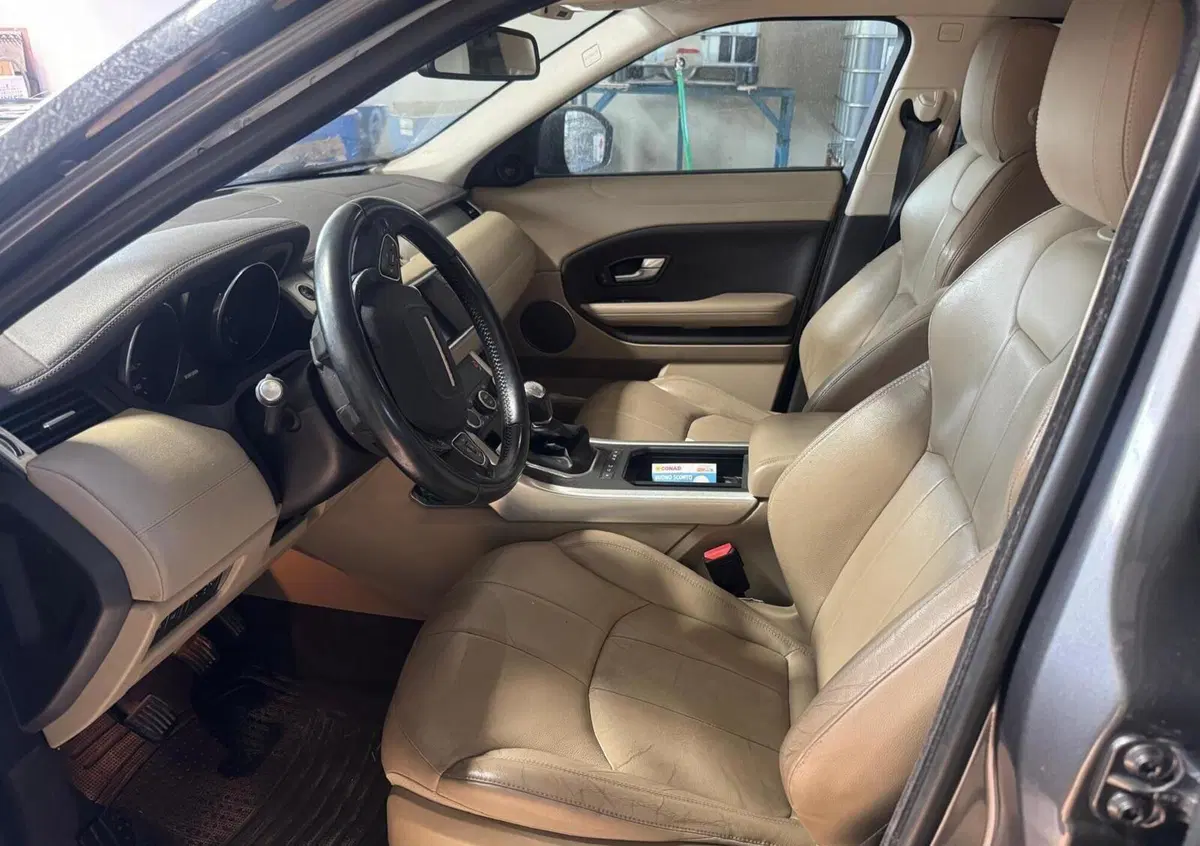 Land Rover Range Rover Evoque 2.0 eD4 5p. Pure (6)