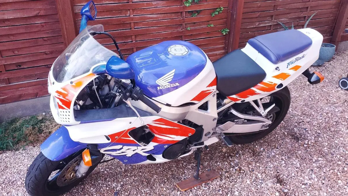 Honda CBR 900 RR (1992 - 93) 