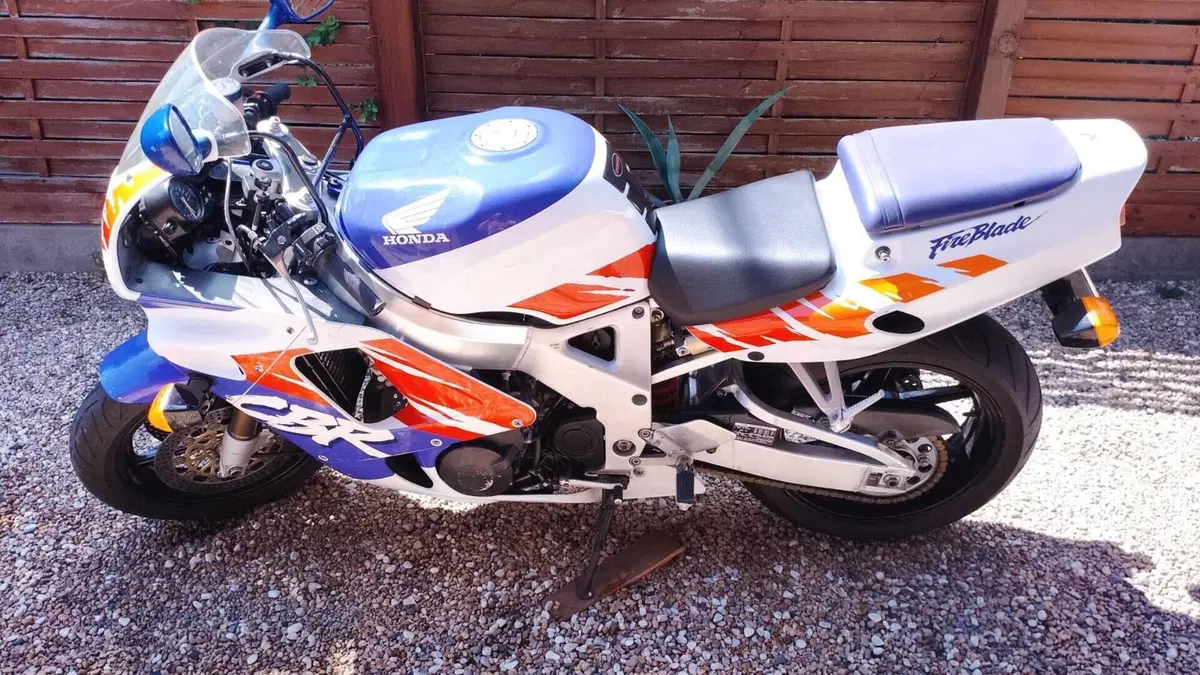 Honda CBR 900 RR (1992 - 93)  (2)