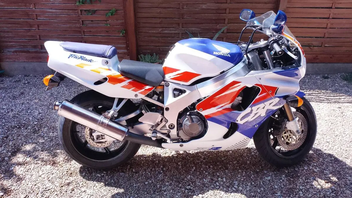 Honda CBR 900 RR (1992 - 93)  (3)