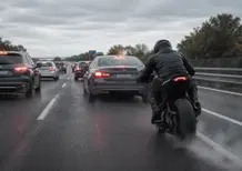 Frenata fantasma: perché è un pericolo reale per le moto