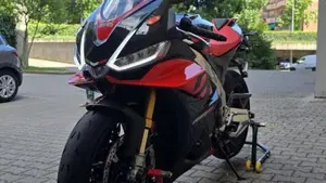 Aprilia RSV4 1100 Factory (2021 - 24) 