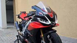 Aprilia RSV4 1100 Factory (2021 - 24)  (2)